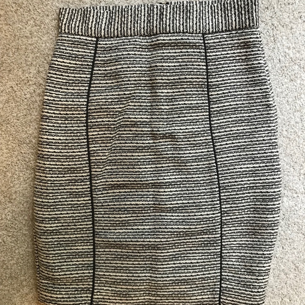 H&M black & White Pleated Pencil Skirt - Size 4